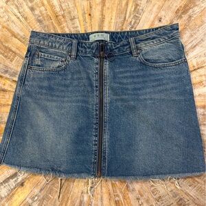 Free People EUC We The Free Zip Front Raw Hem Mini Denim Skirt Size 31
